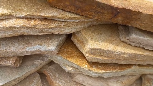 Плитняк златолит жёлтый золотистый для отмостки купить в Реже