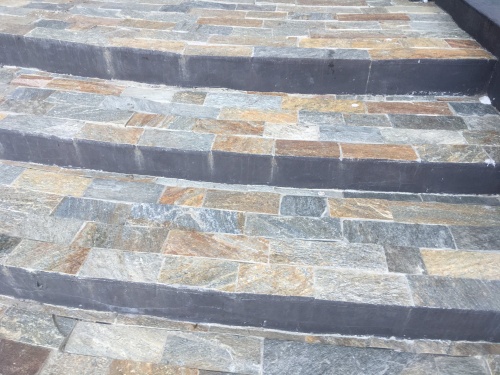 Плитка из Златолита Уральского для лестницы купить в Реже