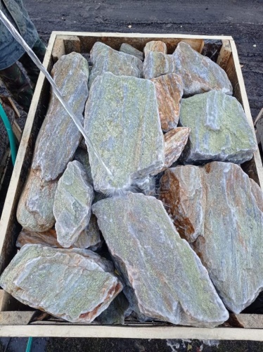 Златолит жёлтый, жёлто-зелёный глыбки и валуны для ланшафтного дизайна купить в Реже