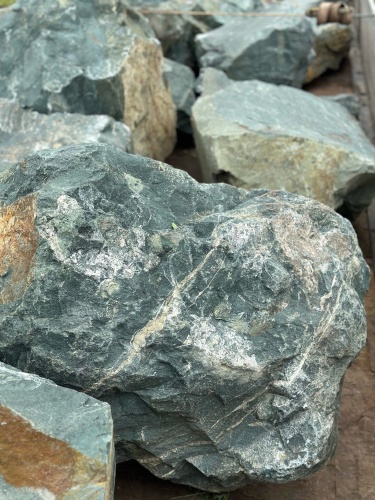 Камни для ландшафтного дизайна зелёные 10-60 килограмм купить в Реже