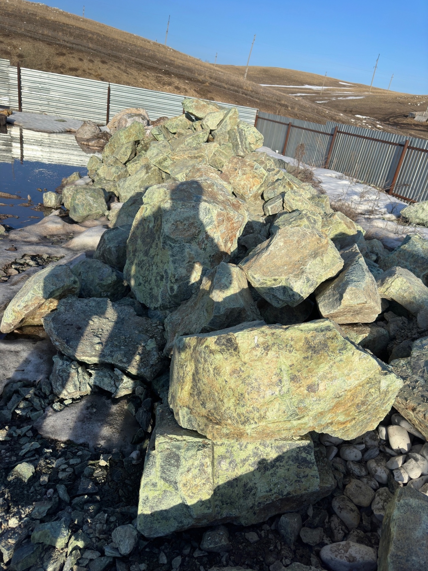 Камни для ландшафтного дизайна зелёные 10-60 килограмм купить в Реже