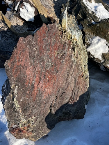 Ландшафтные глыбы красно-фиолетовые 200-1000 килограмм купить в Реже