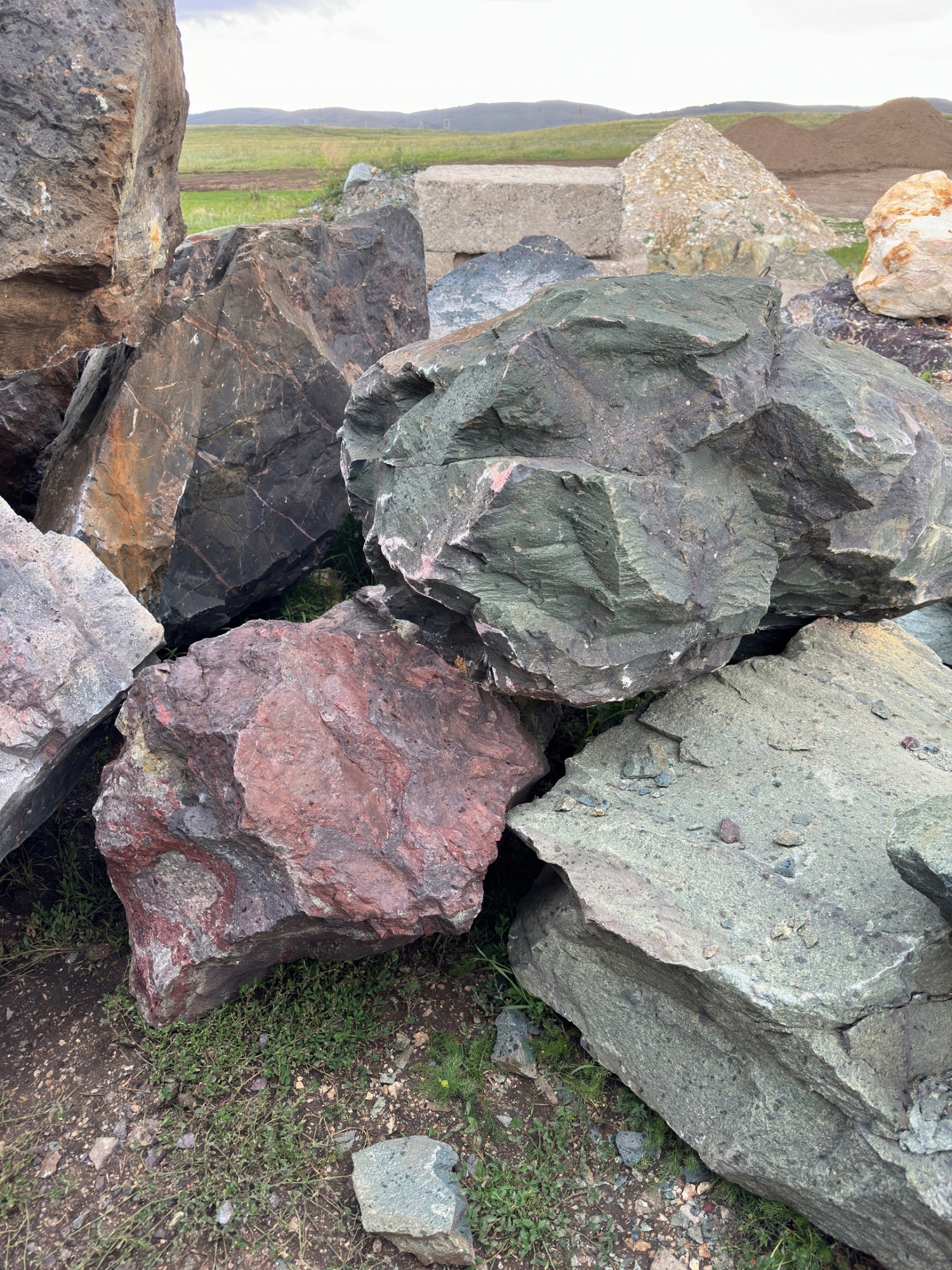 Камни для ландшафтного дизайна зелёные 10-60 килограмм купить в Реже