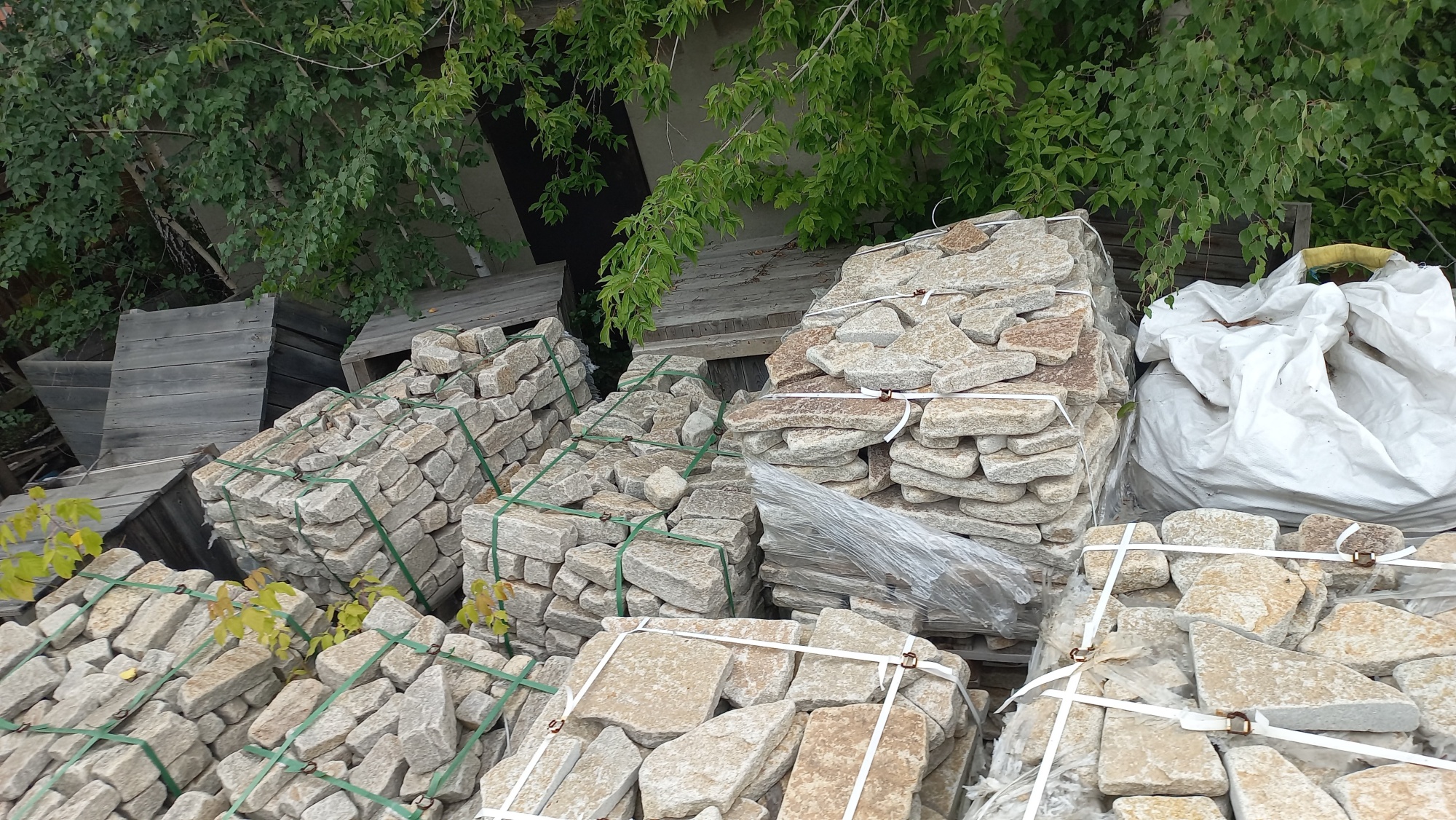 Плитняк гранитный галтованный купить в Реже