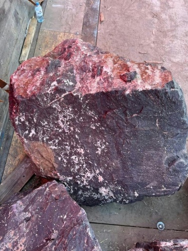 Камни для ландшафтного дизайна красно-фиолетовые 10-60 килограмм купить в Реже