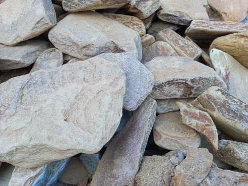 Златолит жёлтый, жёлто-зелёный глыбки и валуны для ланшафтного дизайна купить в Реже