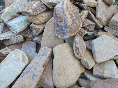 Златолит жёлтый, жёлто-зелёный глыбки и валуны для ланшафтного дизайна купить в Реже