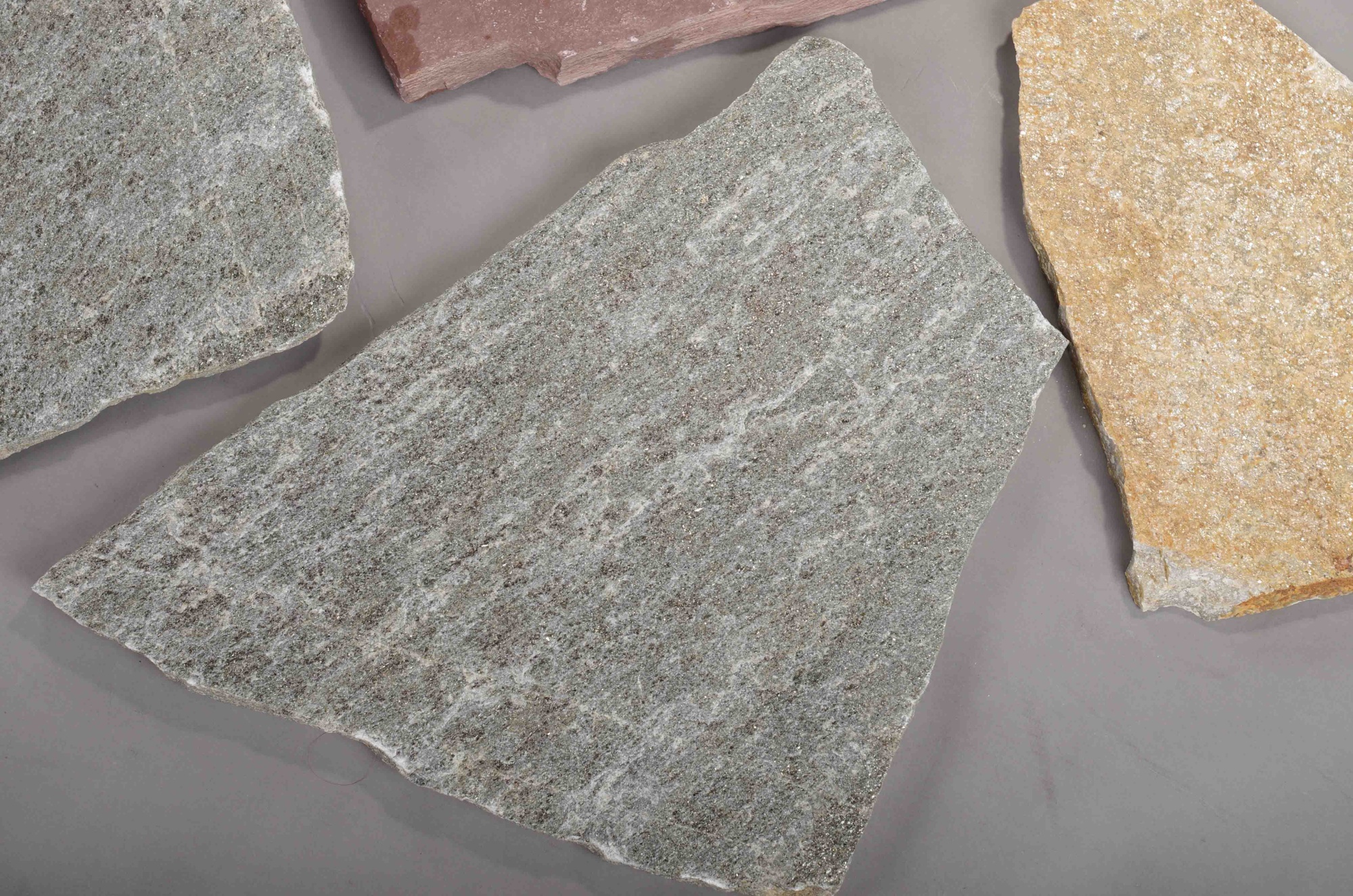 Плитняк златолит Уральский для цоколя, отмостки купить в Реже