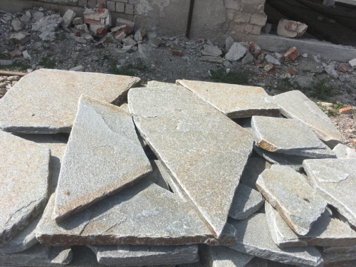 Златолит серебристый галтованный для цоколя купить в Реже